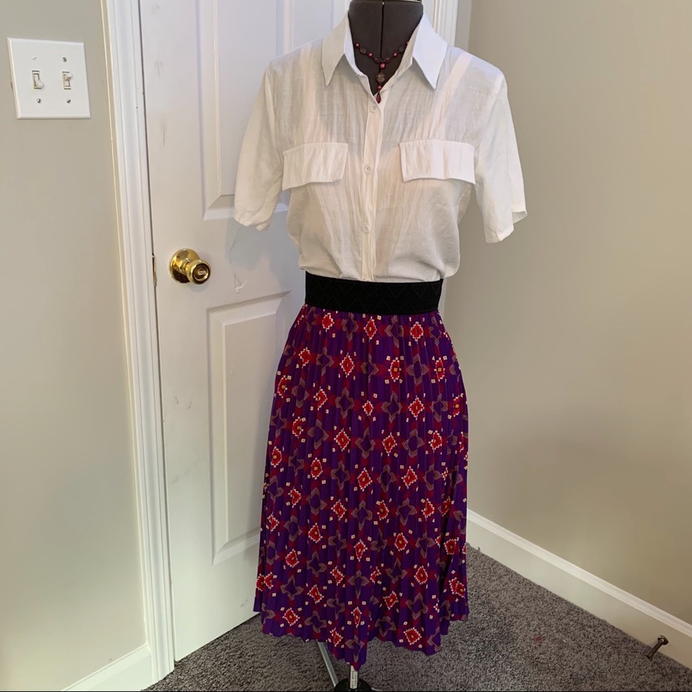 LuLaRoe Aztec patterned accordion skirt
